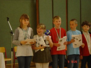 Die Mannschaft der Rückert-Grundschule gewann den Wanderpokal. 